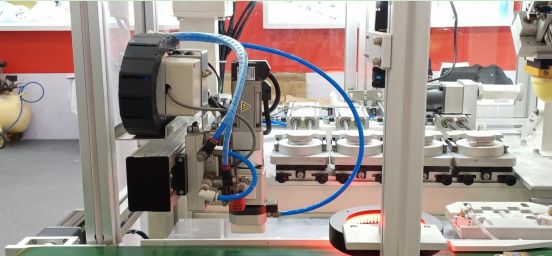 7.Spiral tubes protect electrical wires on machines Spiral tubes protect electrical wires on machines